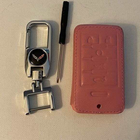 Corvette Key Fob Keychain in silver metal & Fob Case Cover in Pink Leather NWT - Picture 1 of 9